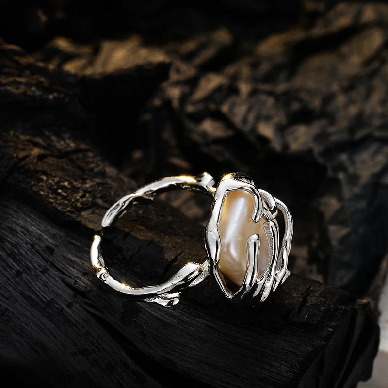 Ring with baroque pearl