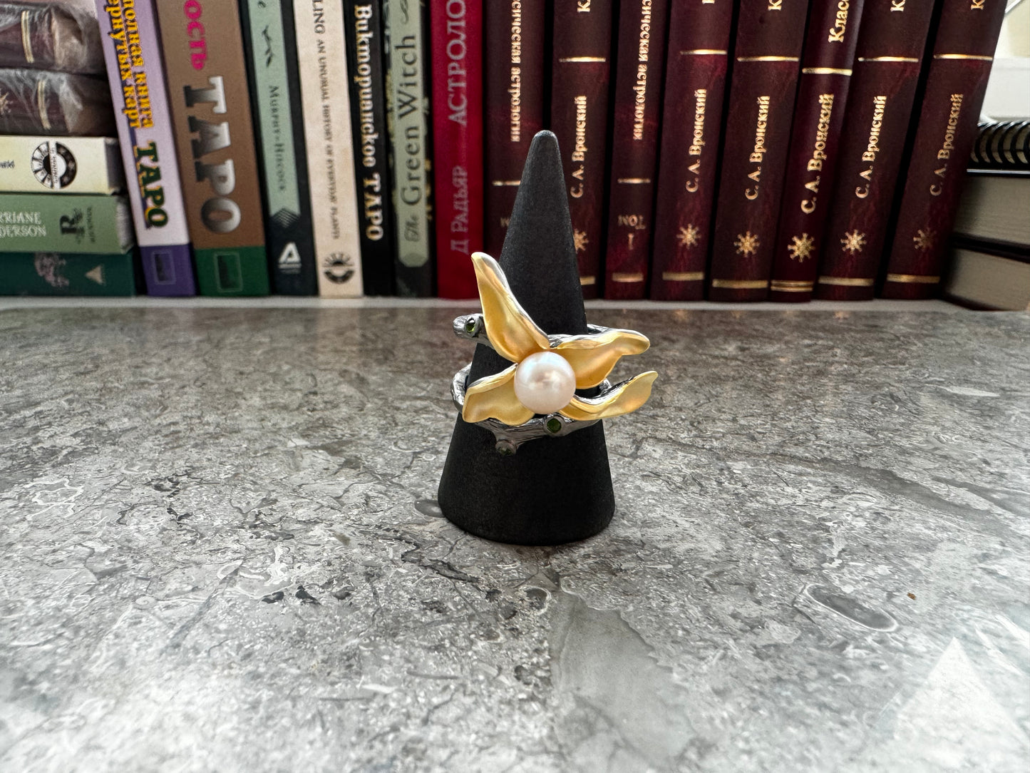 Silver gold 18k plated ring with freshwater pearl and diopsides