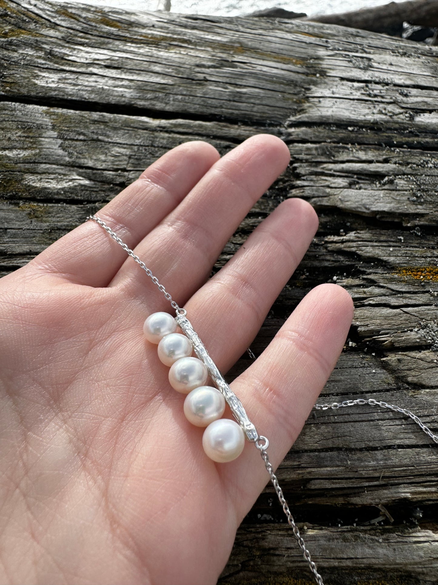 Silver necklace with freshwater pearls