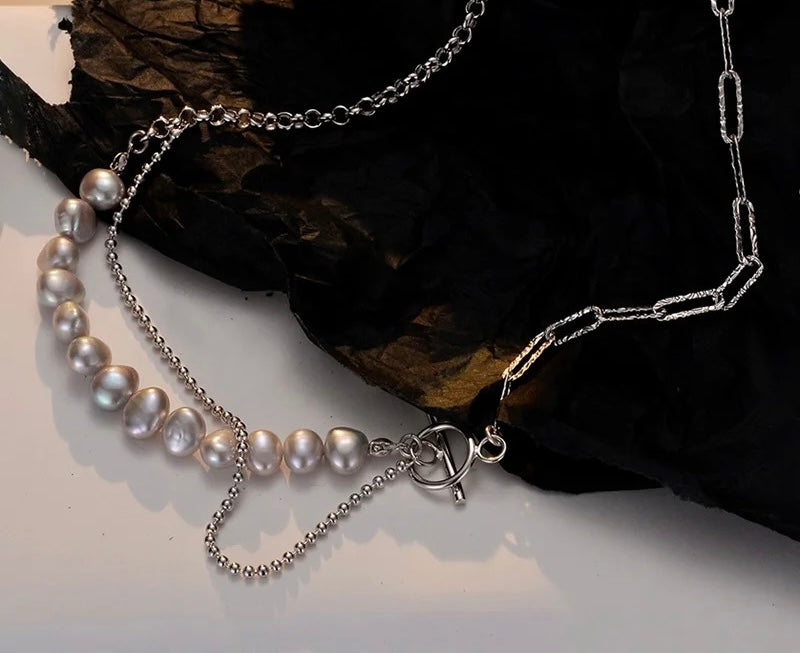 Necklace with gray pearls.