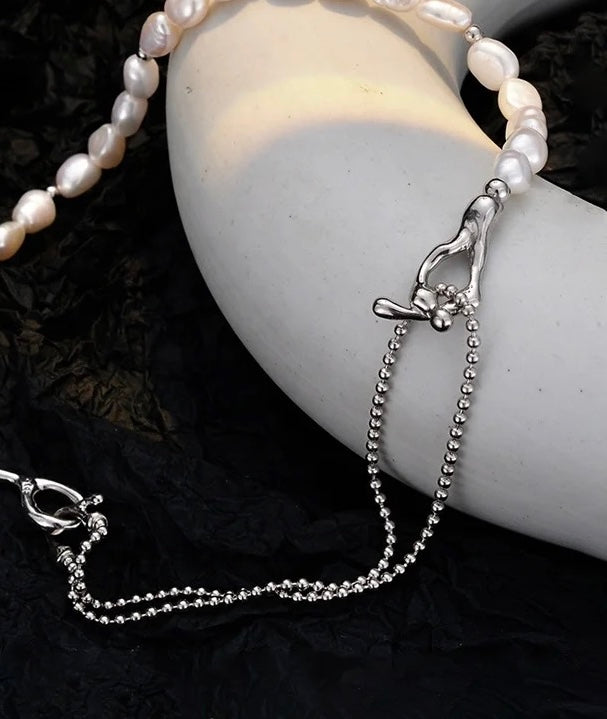 Silver necklace with natural pearls.