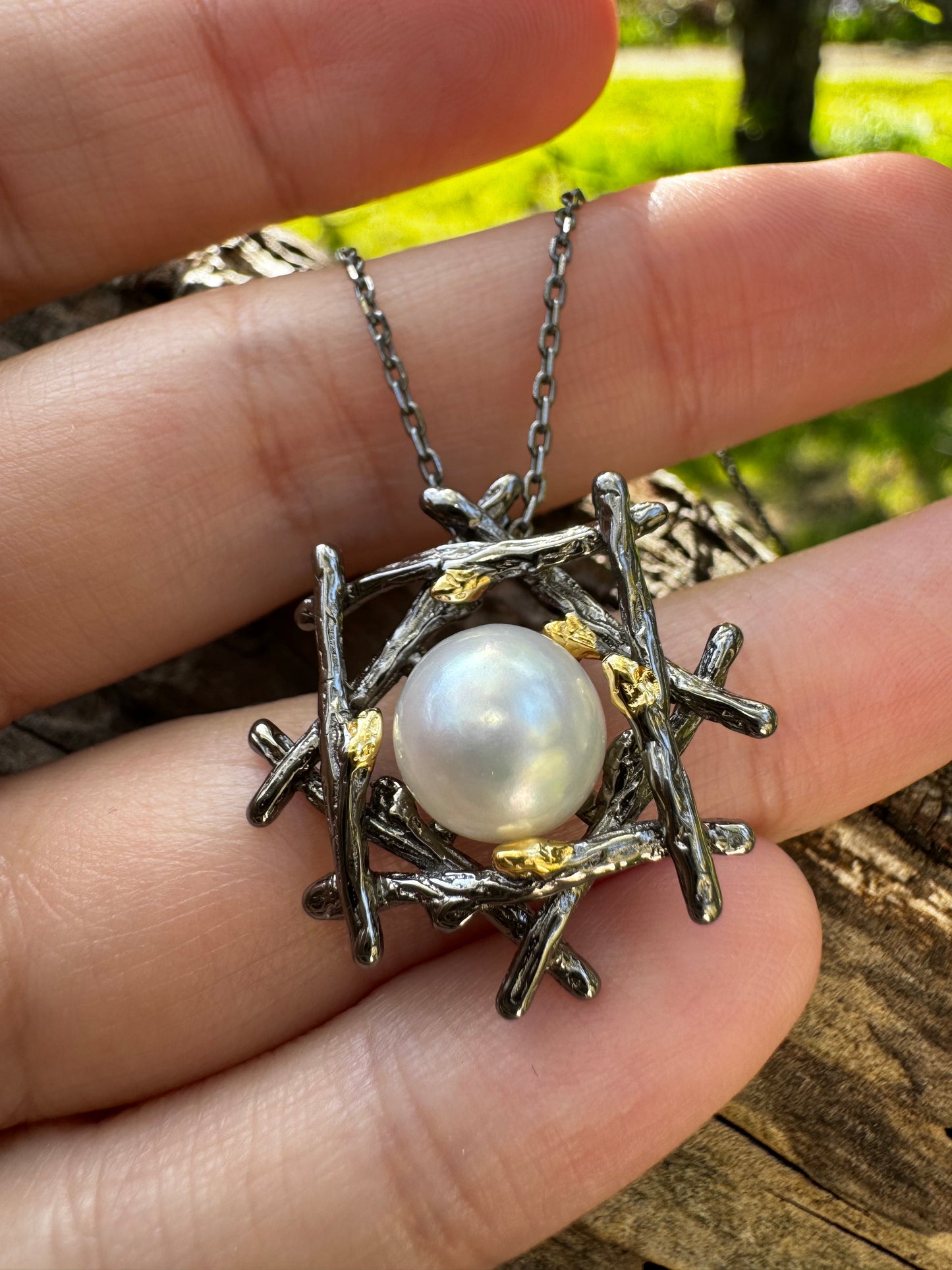 Silver necklace with button pearl