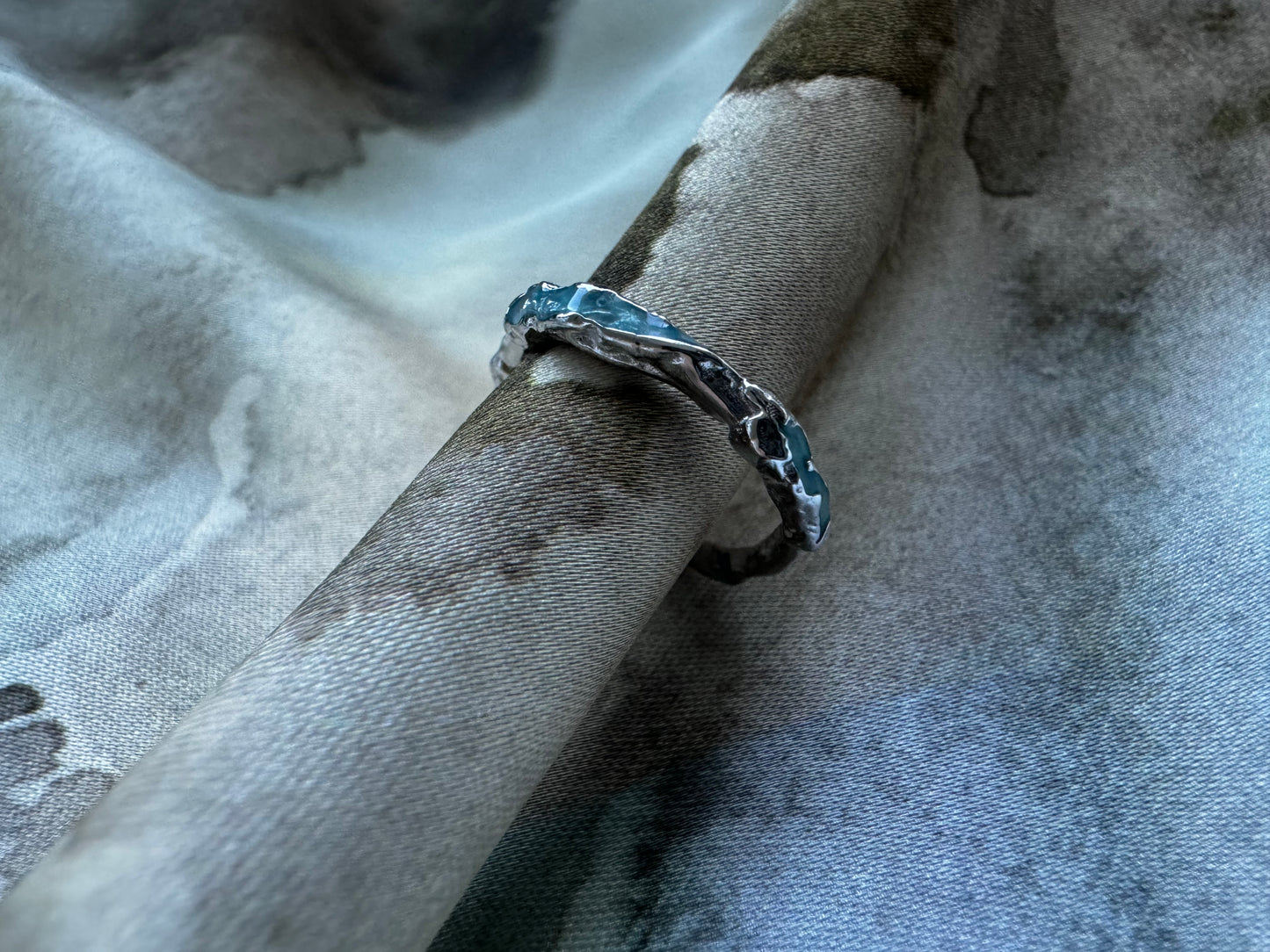 Ring with blue enamel