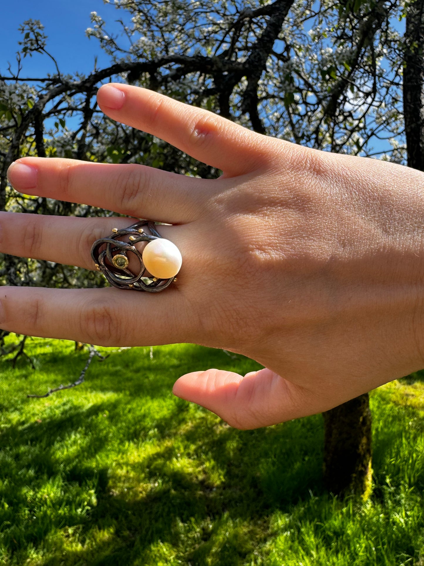 Sterling silver ring with baroque pearl and peridot