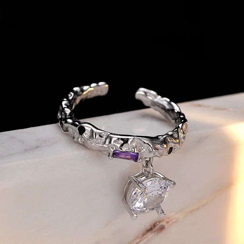 Sterling silver ring with zircons