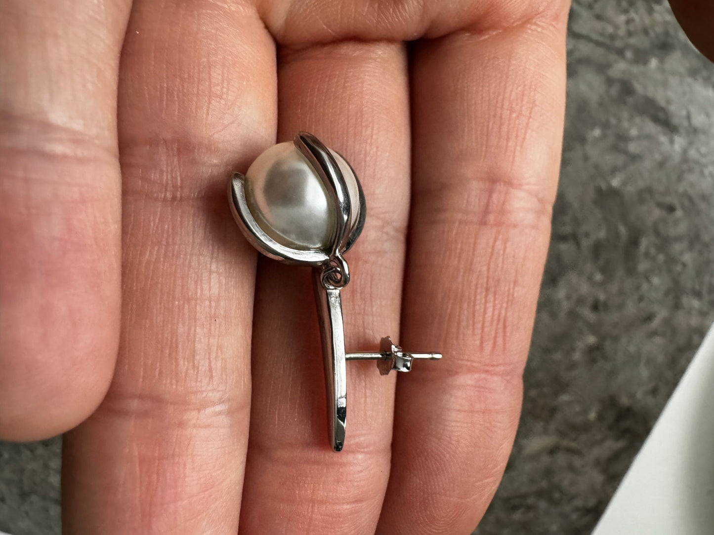 Silver pearl earrings