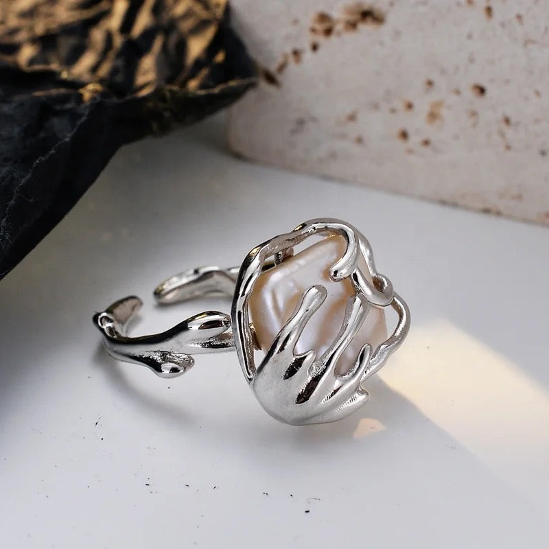 Ring with baroque pearl