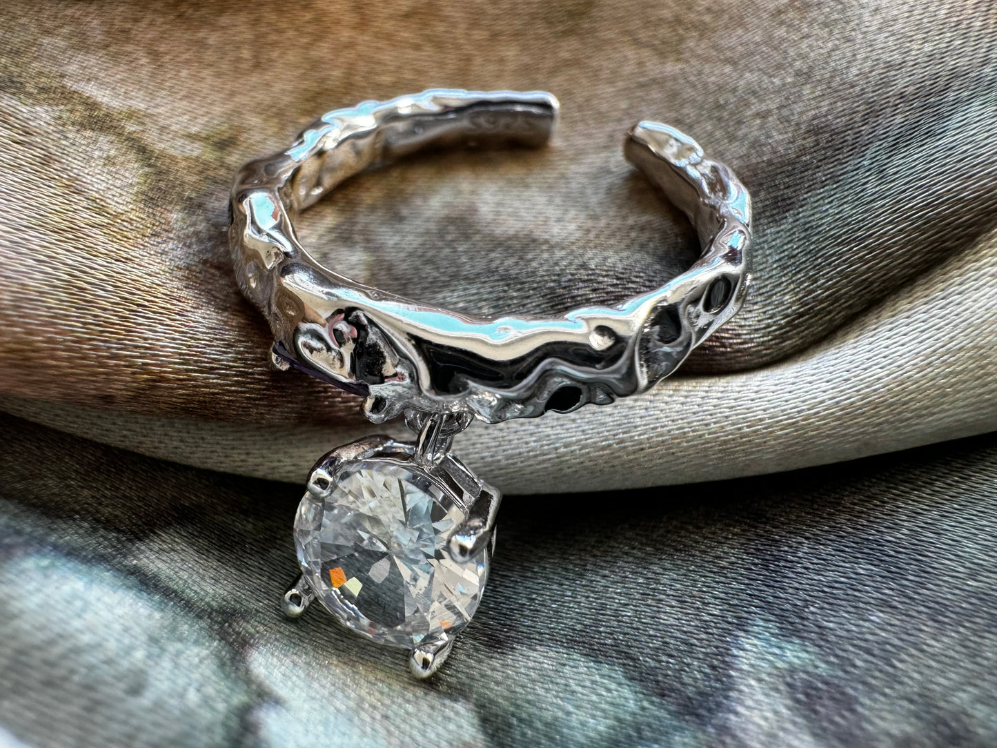 Sterling silver ring with zircons