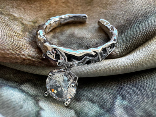 Sterling silver ring with zircons