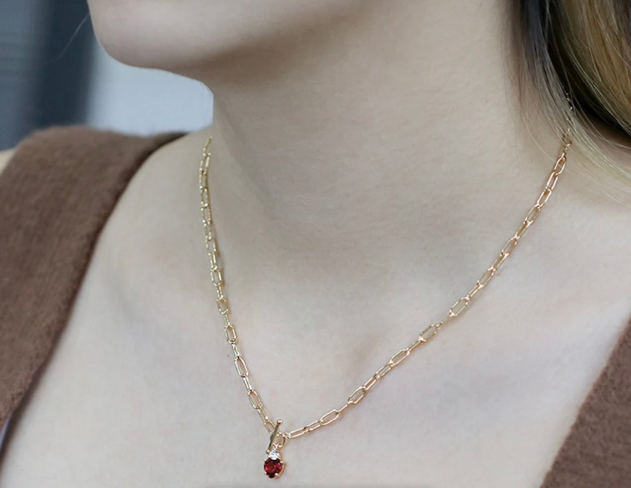 Gold necklace with heart pomegranate zircon