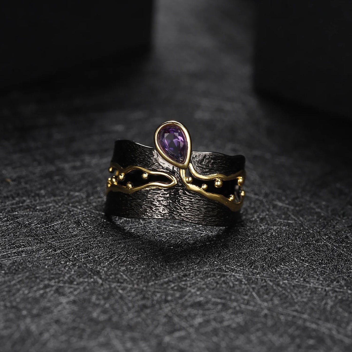 Ring with amethyst