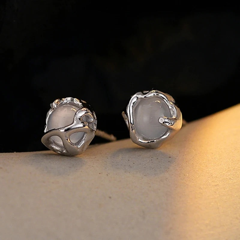 Drop earrings with agate.