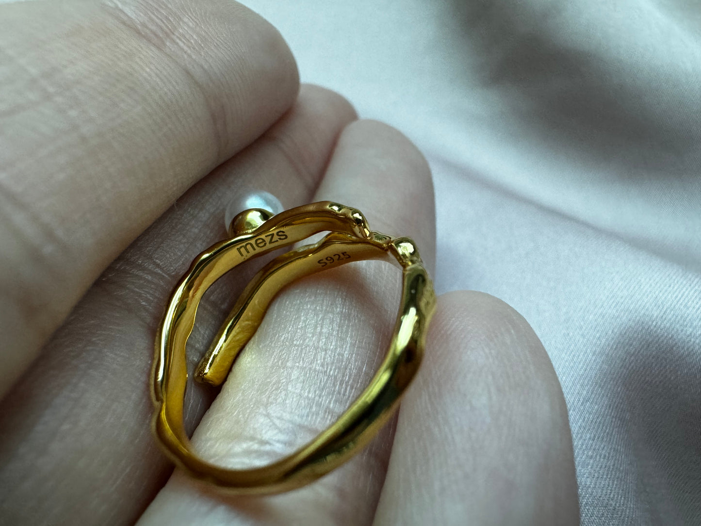 Silver ring with pearl