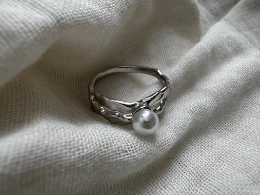 Silver ring with pearl