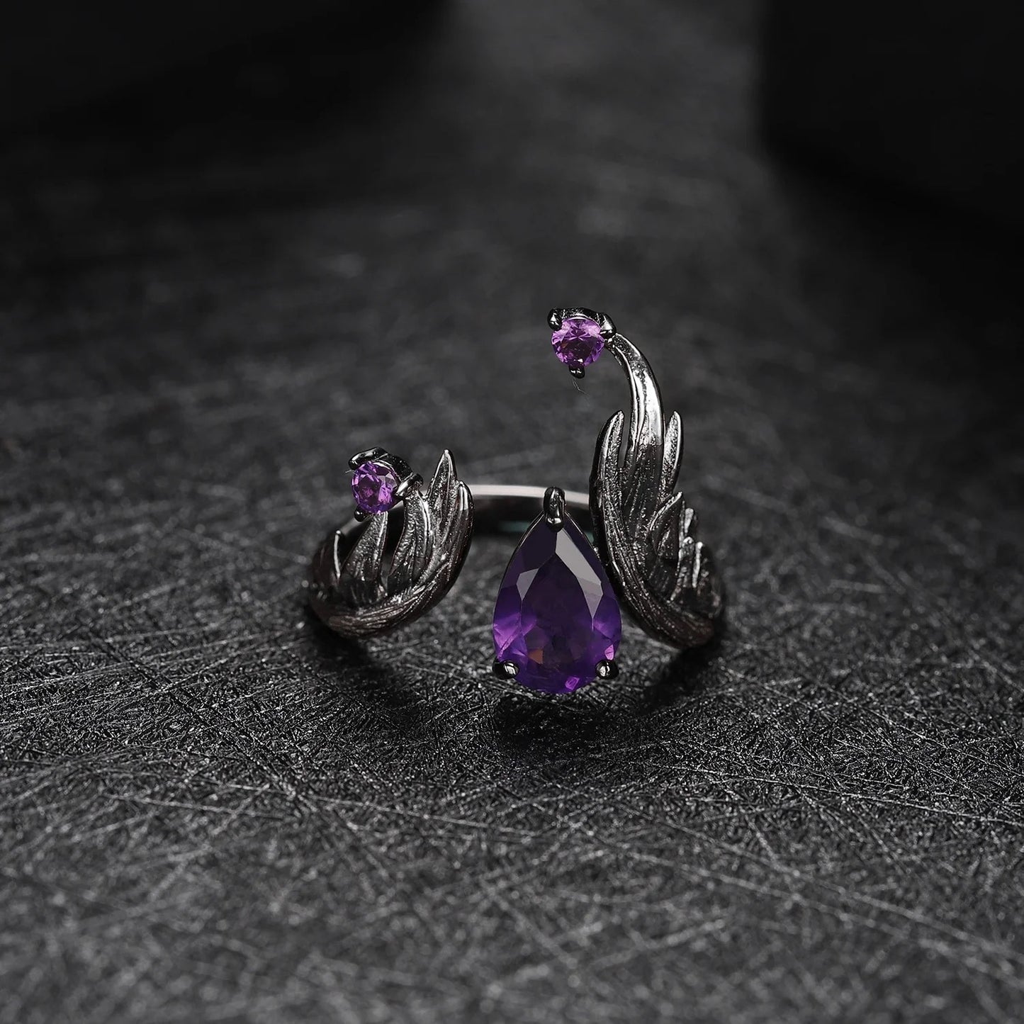 Ring with amethysts