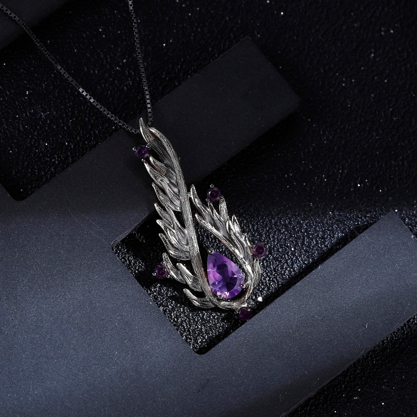 Silver necklace with amethysts