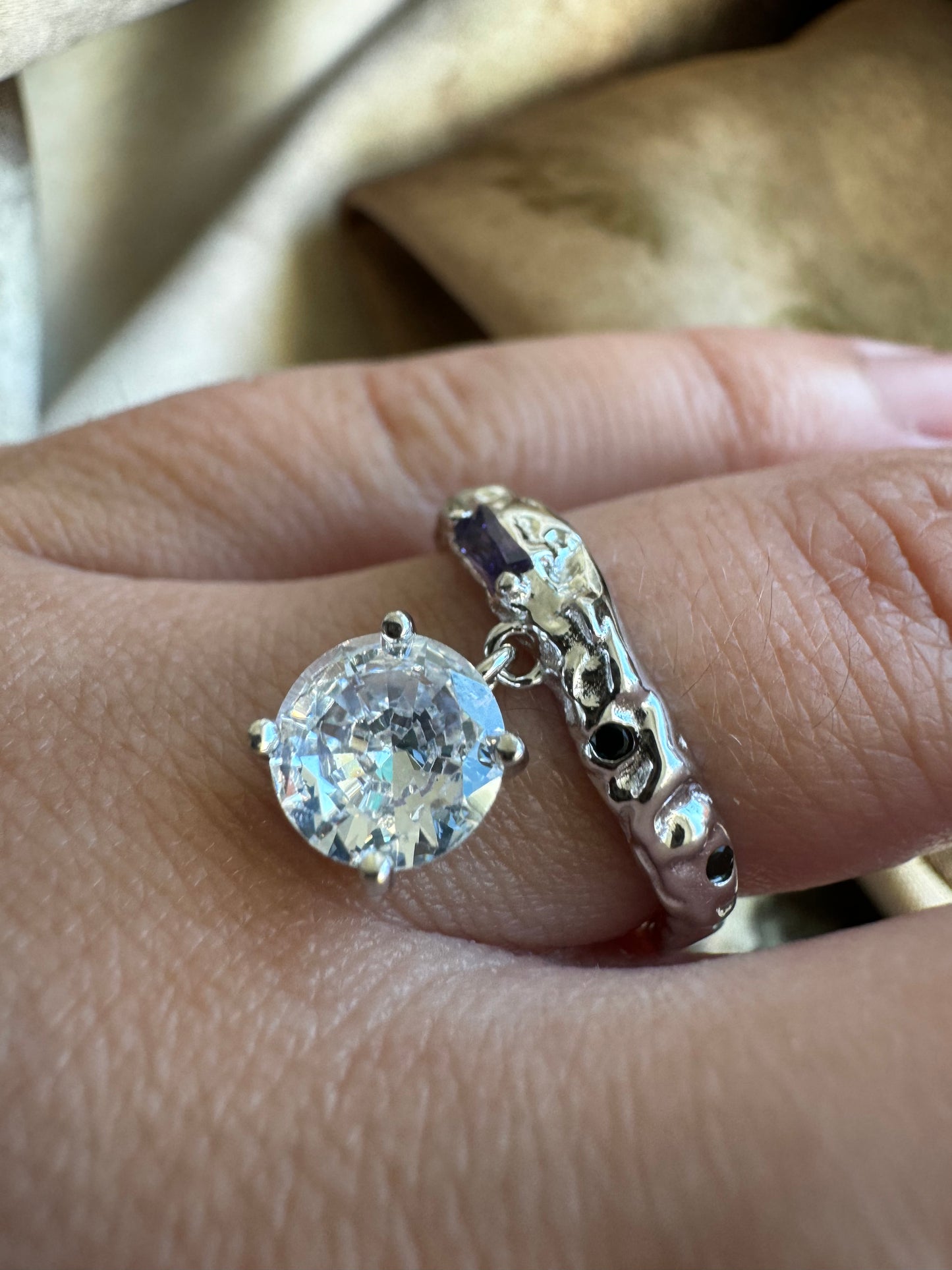Sterling silver ring with zircons