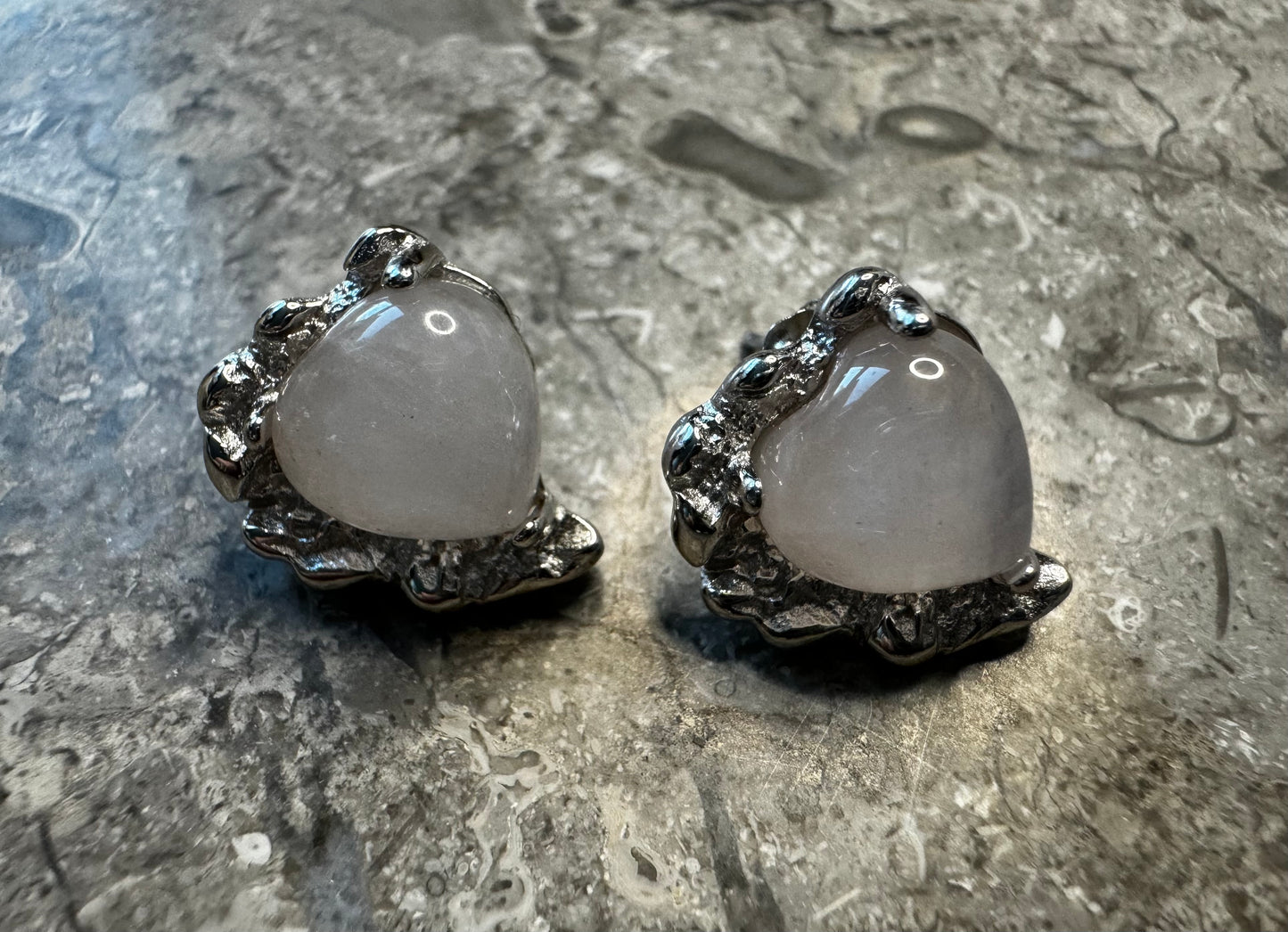 Heart shaped silver earrings with rose quartz.