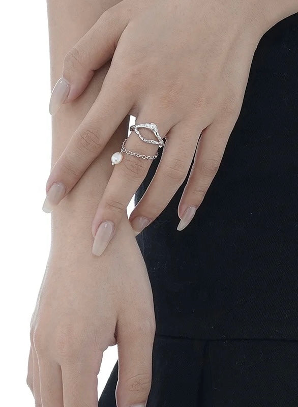 Ring with chain and pearls.