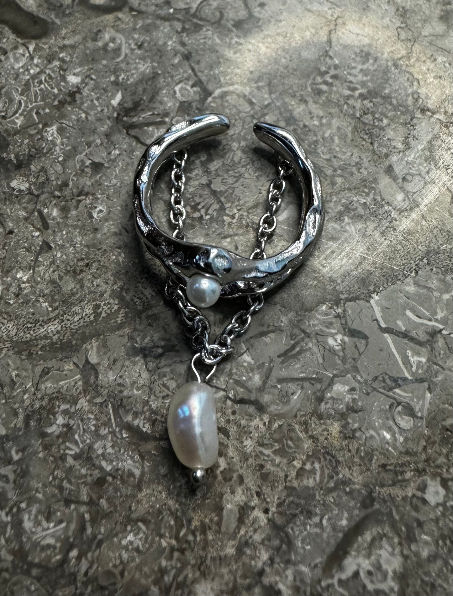 Ring with chain and pearls.