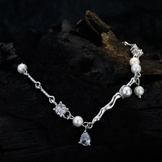 Bracelet with pearls and zircons