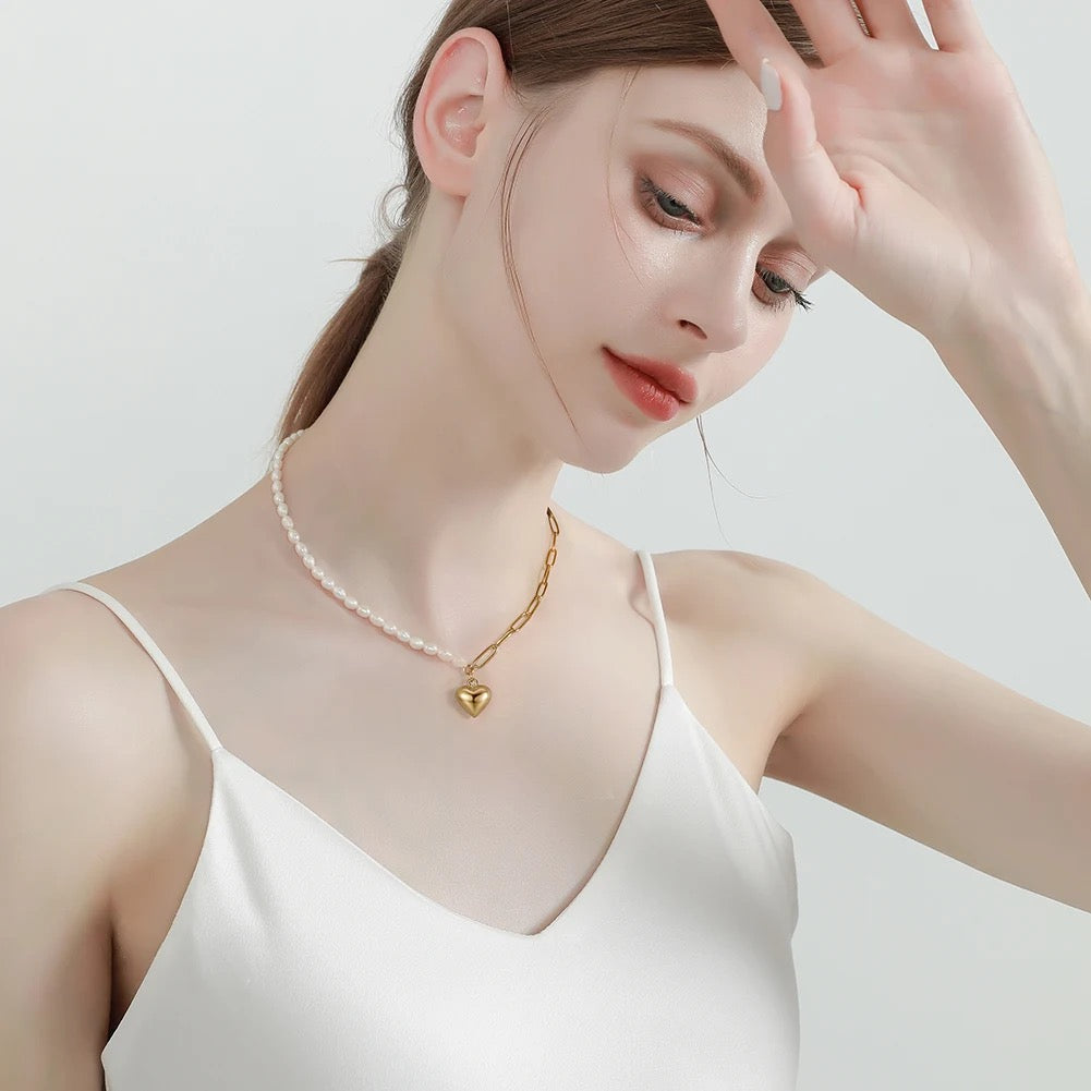 Pearl necklace with gold heart