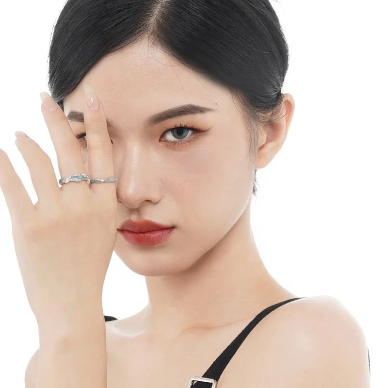 Ring with blue enamel