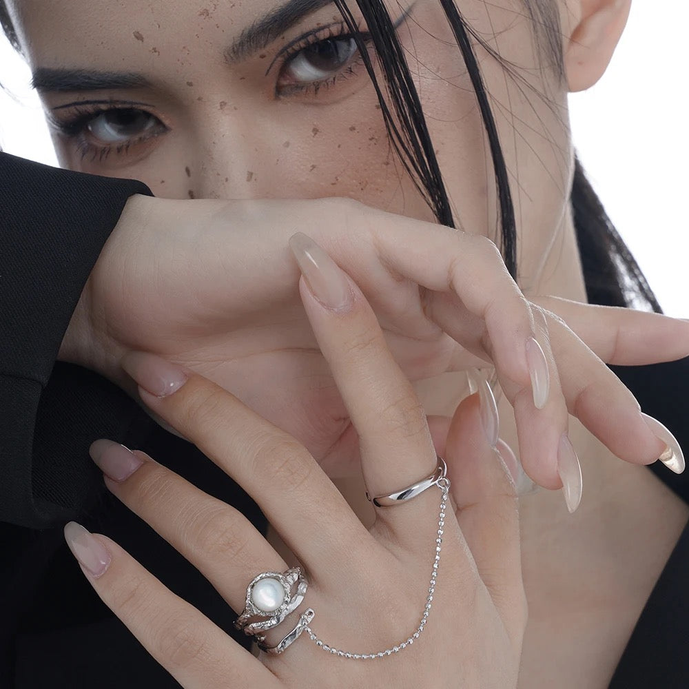 Double ring with shell stone and chain
