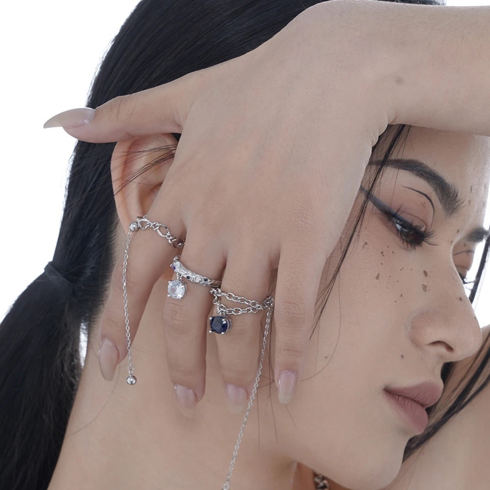 Sterling silver ring with zircons