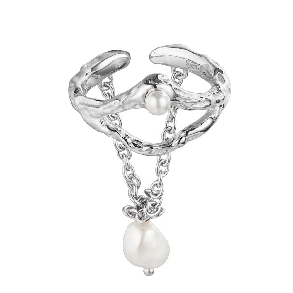 Ring with chain and pearls.