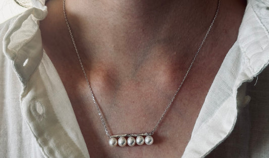 Silver necklace with freshwater pearls