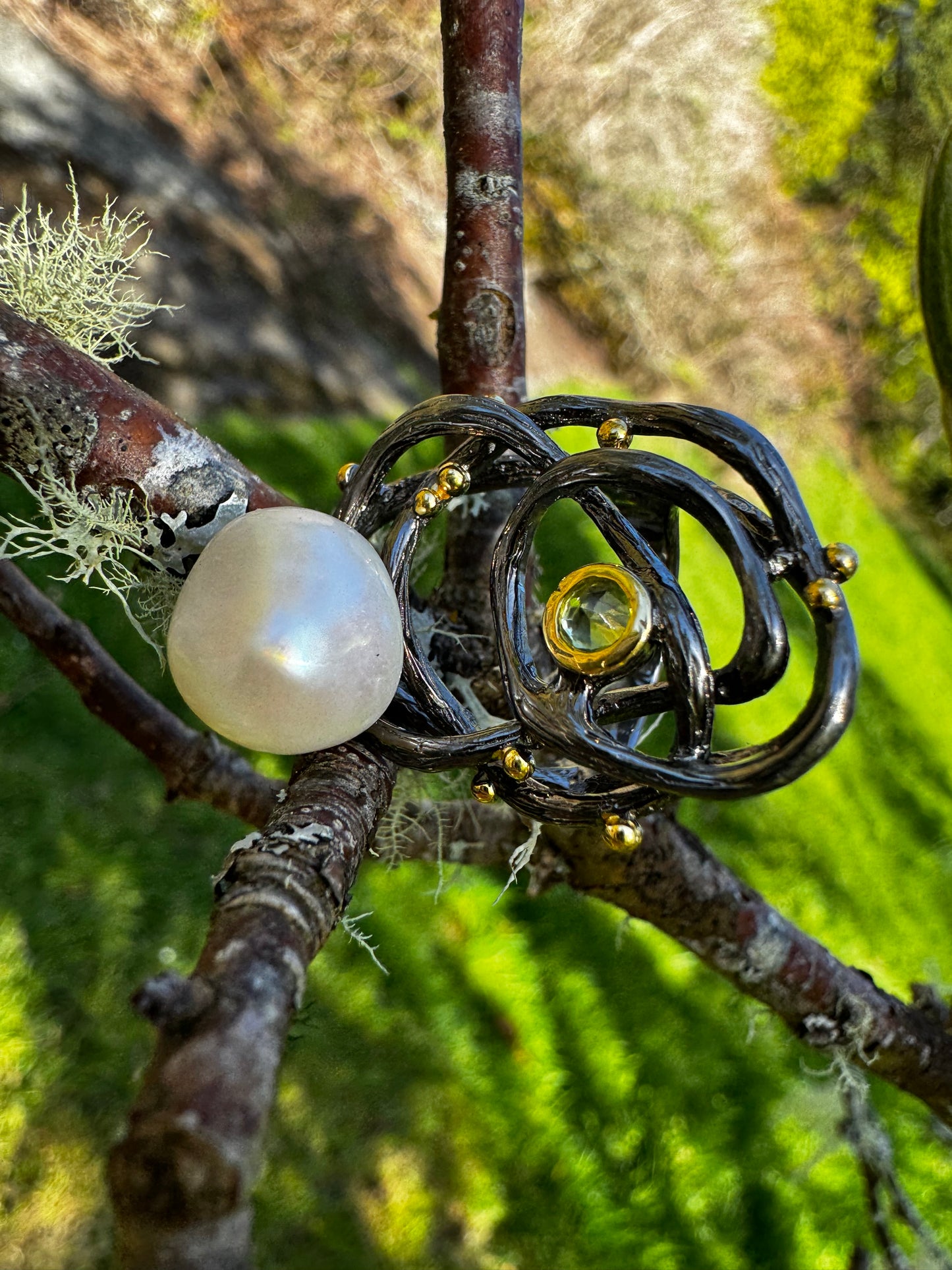 Sterling silver ring with baroque pearl and peridot