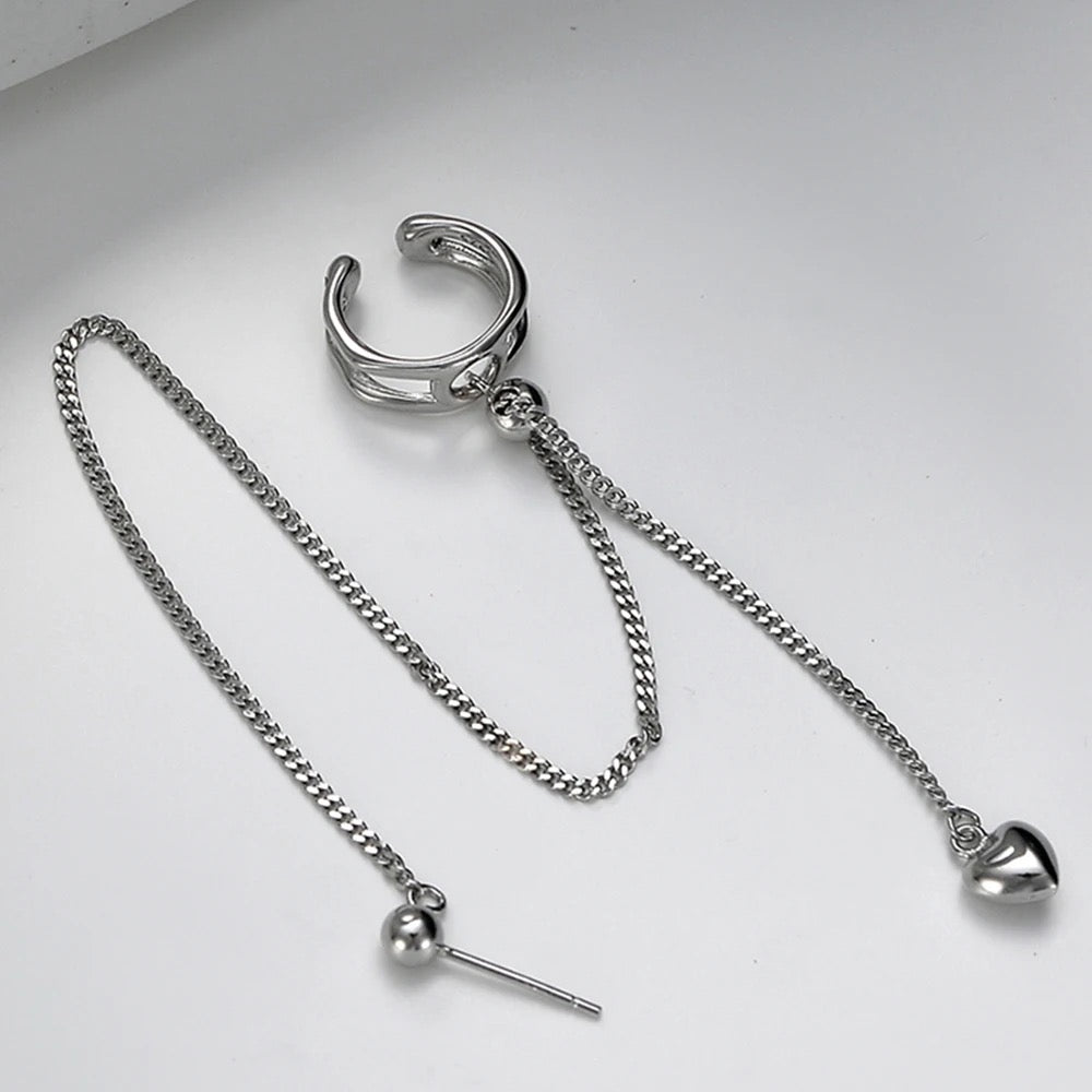 Earring with chain and heart (one piece).