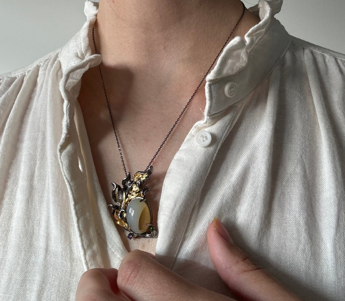 Necklace with marine chalcedony