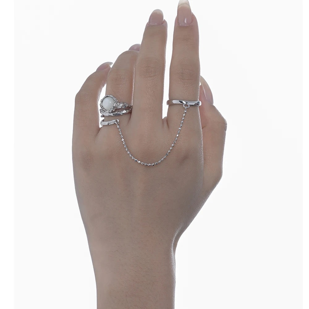 Double ring with shell stone and chain