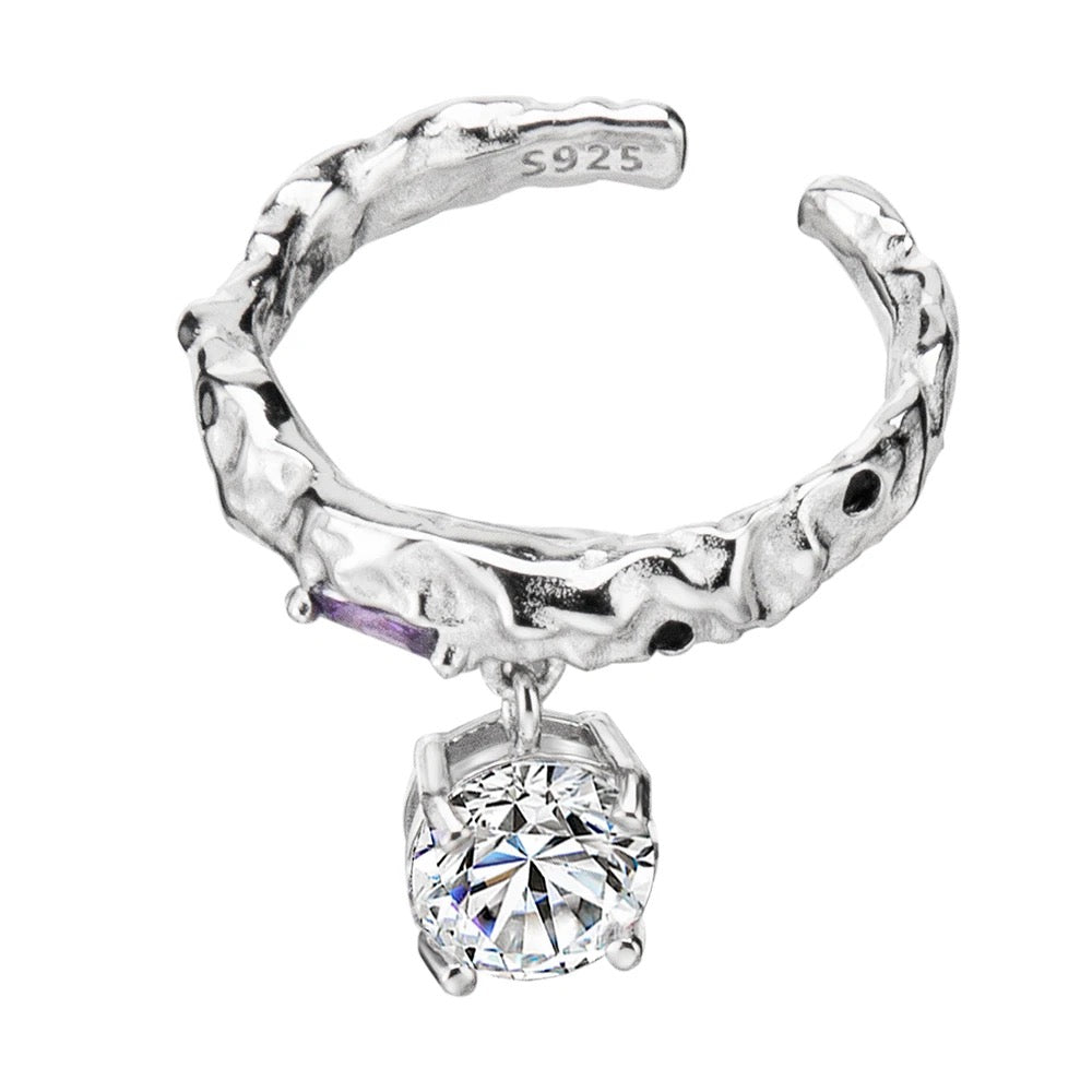 Sterling silver ring with zircons