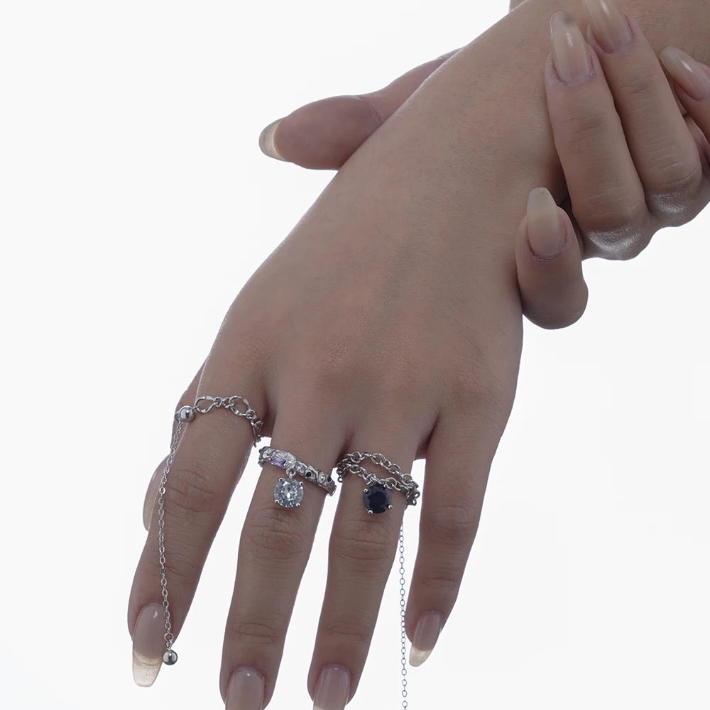 Sterling silver ring with zircons