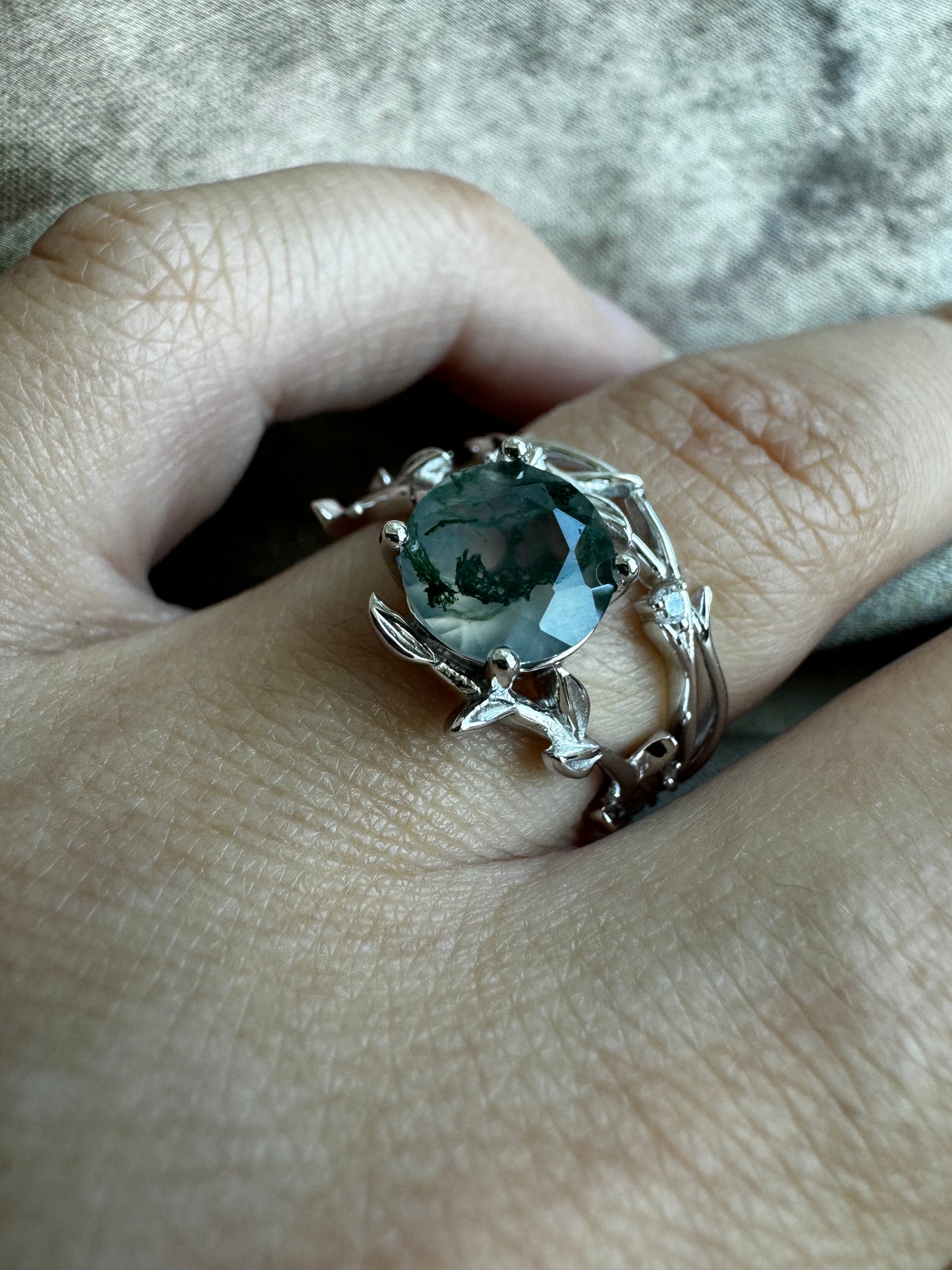 Set of 2 rings with moss agate and zircons