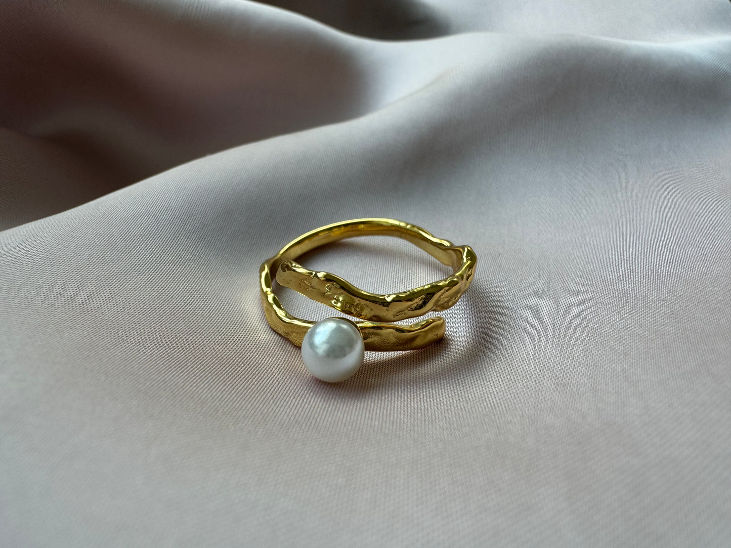 Silver ring with pearl