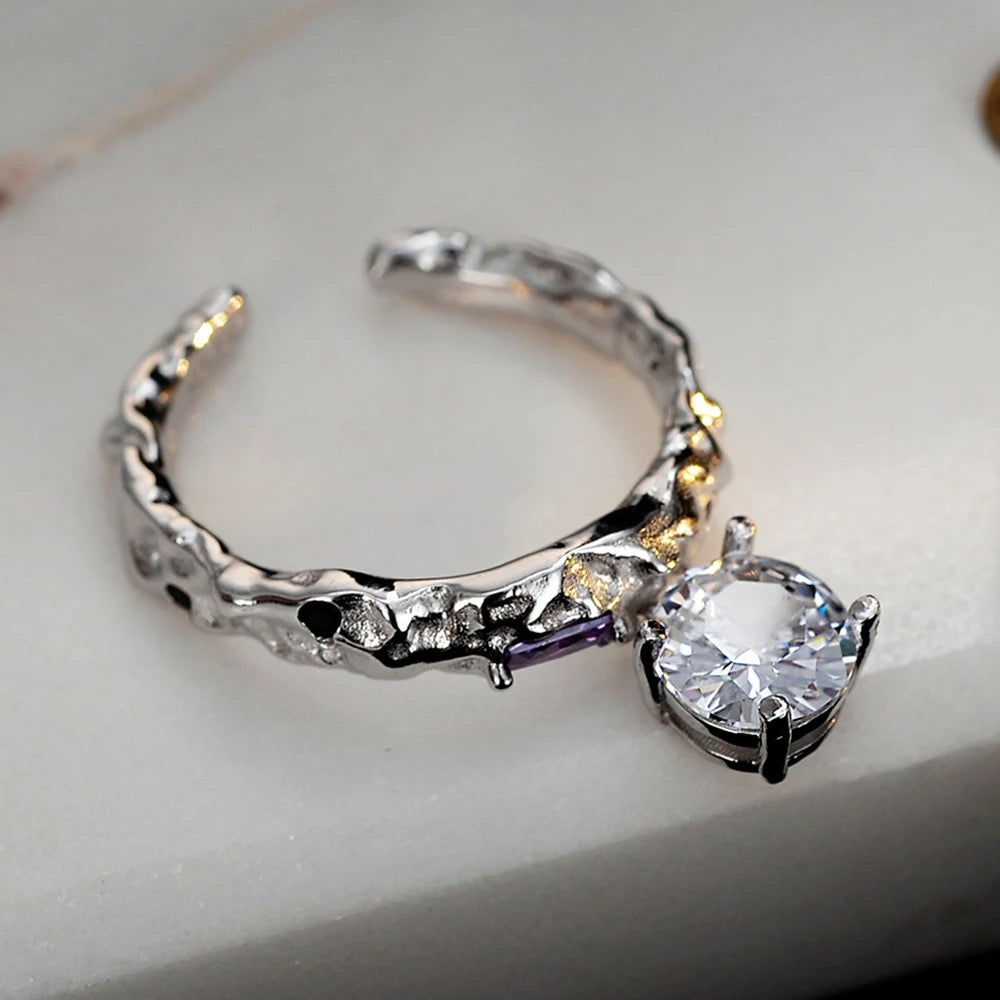 Sterling silver ring with zircons
