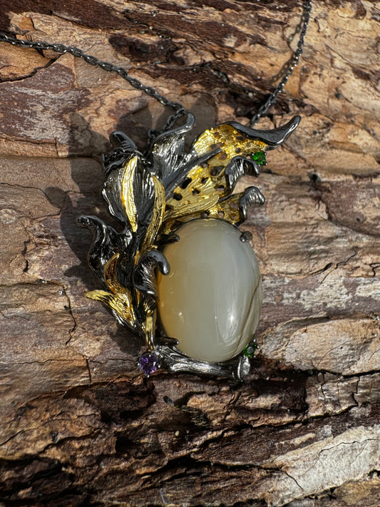 Necklace with marine chalcedony