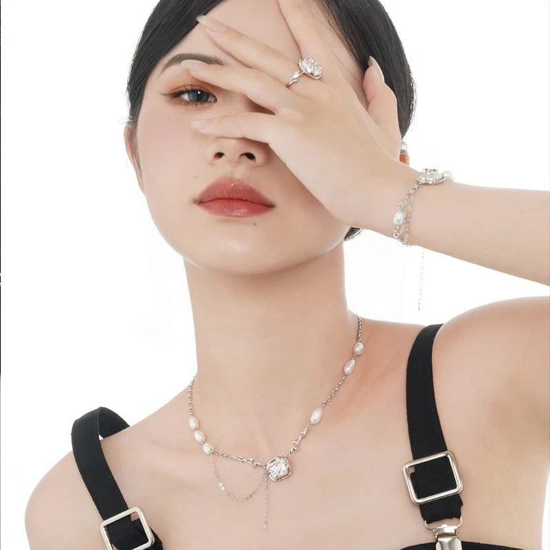 Necklace with square Pearl