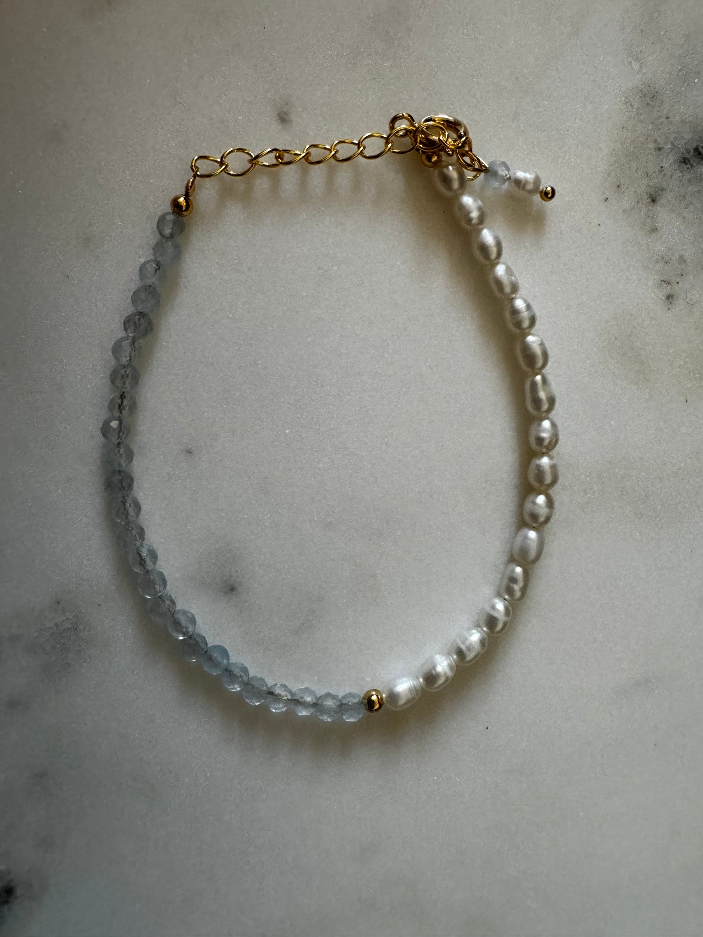 Aquamarine and pearls bracelet