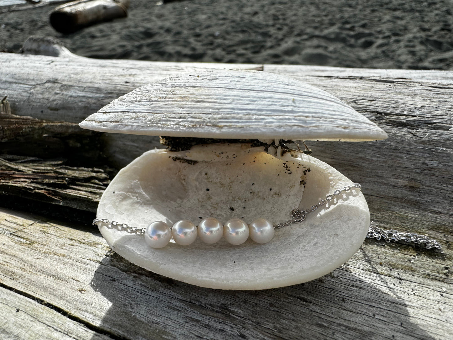 Silver necklace with freshwater pearls