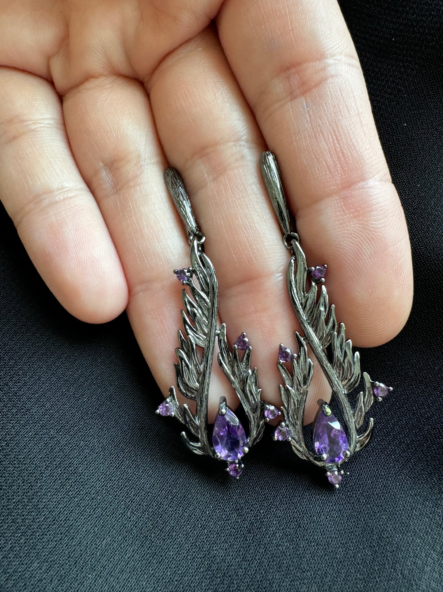 Silver earrings with amethysts