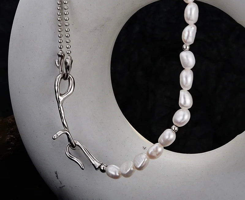 Silver necklace with natural pearls.