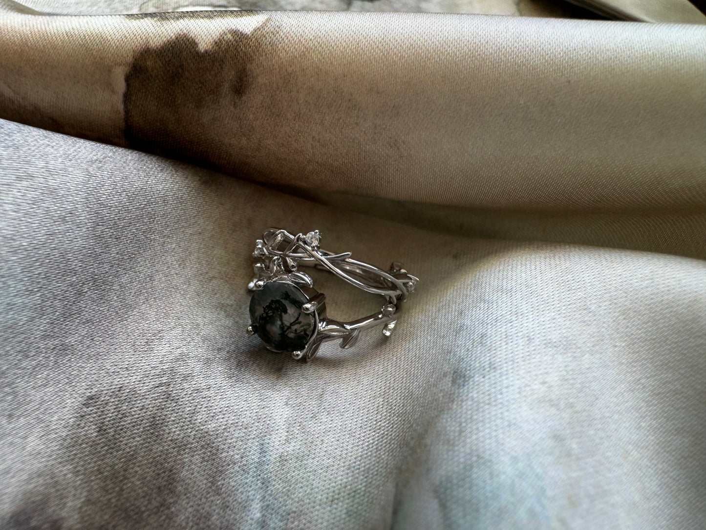 Set of 2 rings with moss agate and zircons