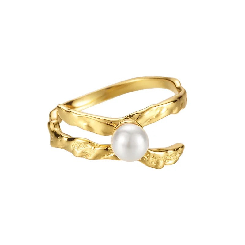 Silver ring with pearl