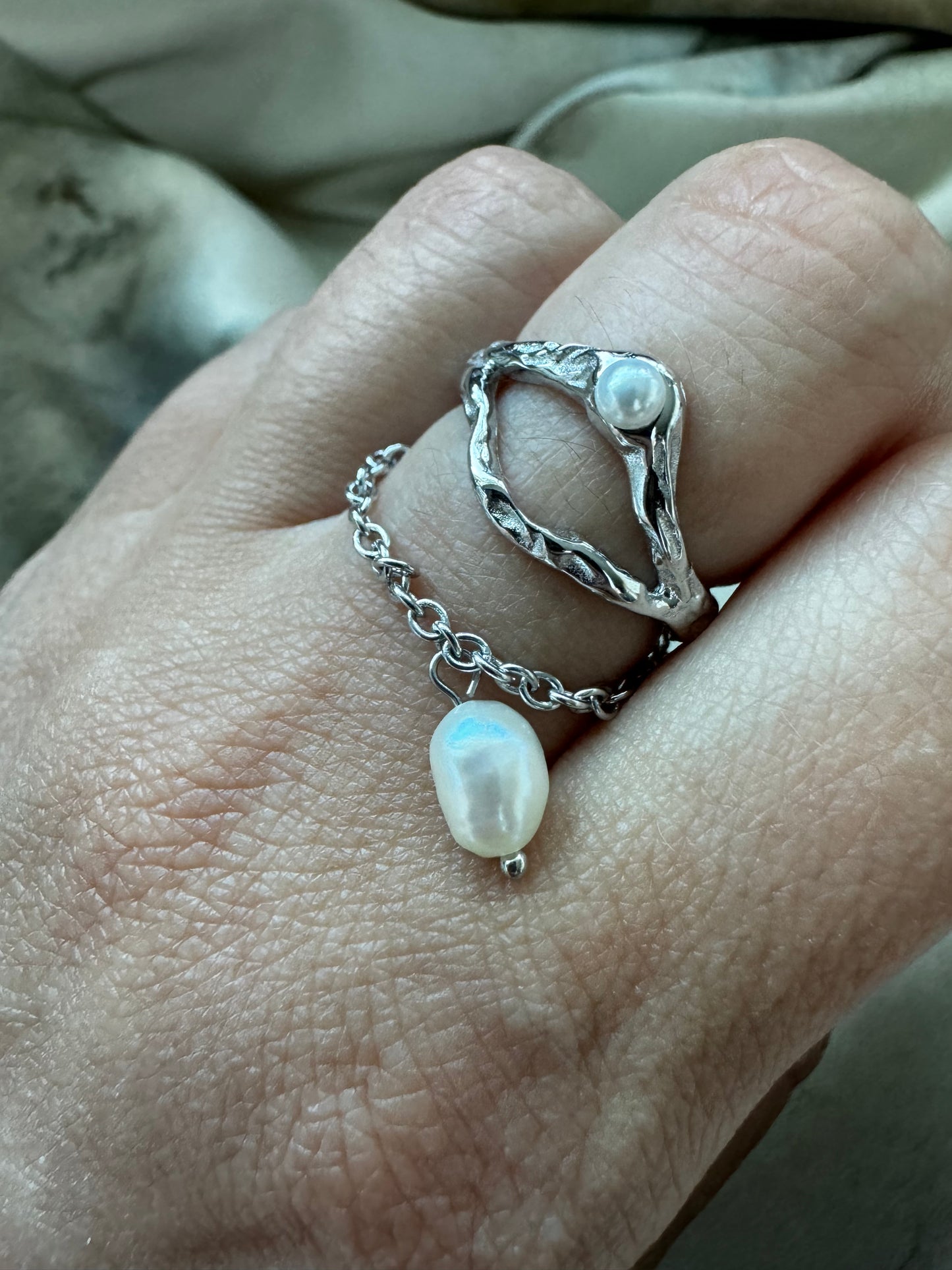 Ring with chain and pearls.