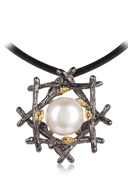 Silver necklace with button pearl